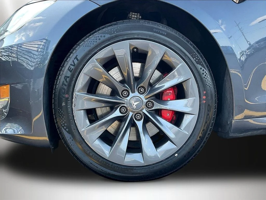 Used 2020  Tesla Performance image 31