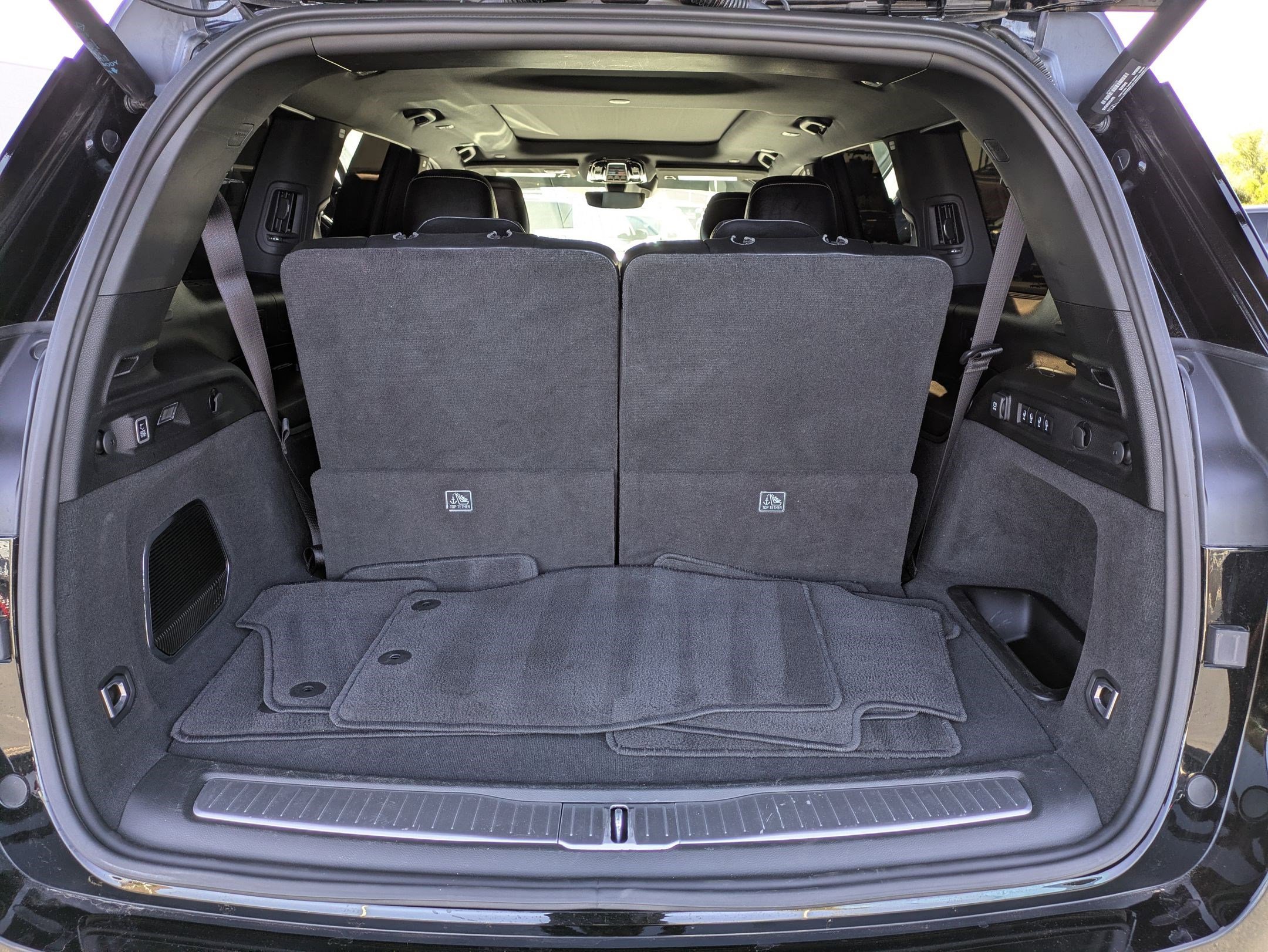 Used 2023 Diamond Black Crystal Pearlcoat Jeep Overland image 30