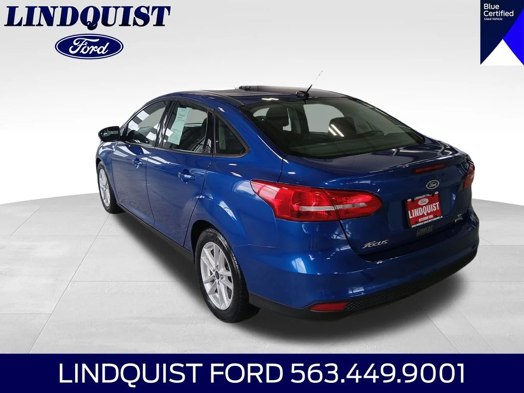 Used 2018 Blue Ford SE image 4