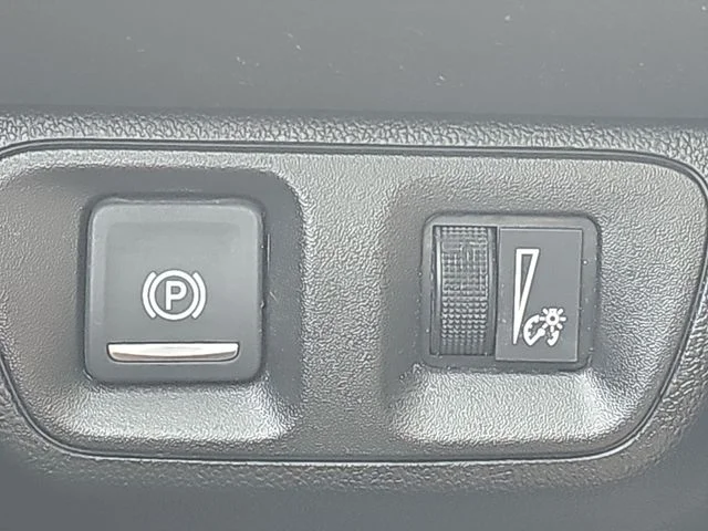 Used 2021 Black GMC SLT image 19