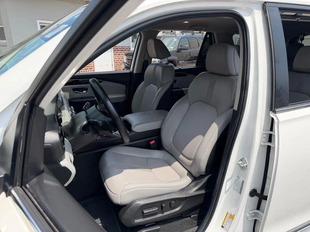 Used 2025 White Honda EX-L image 20