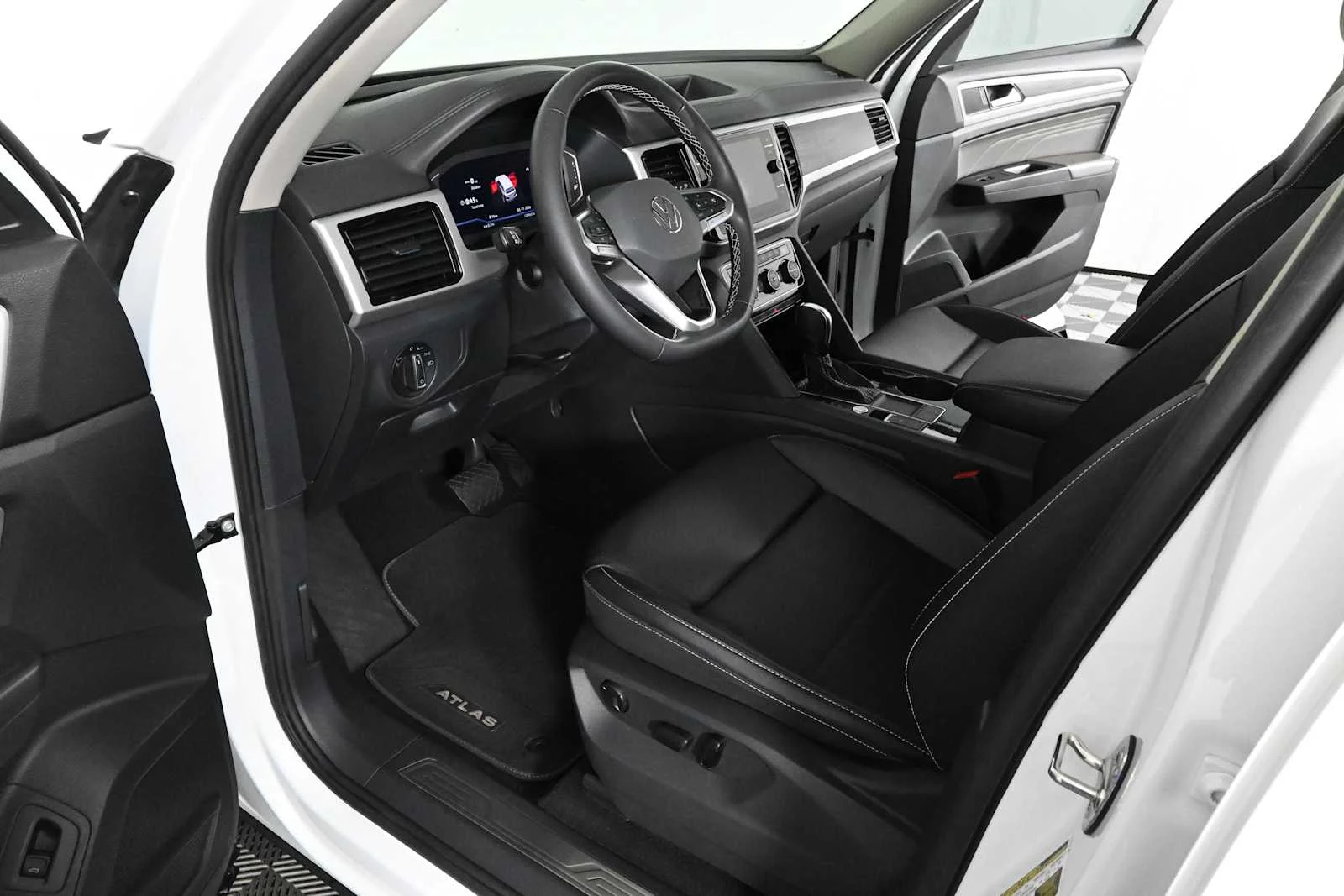 Used 2023 Pure White Volkswagen 3.6L V6 SE w/Technology image 17