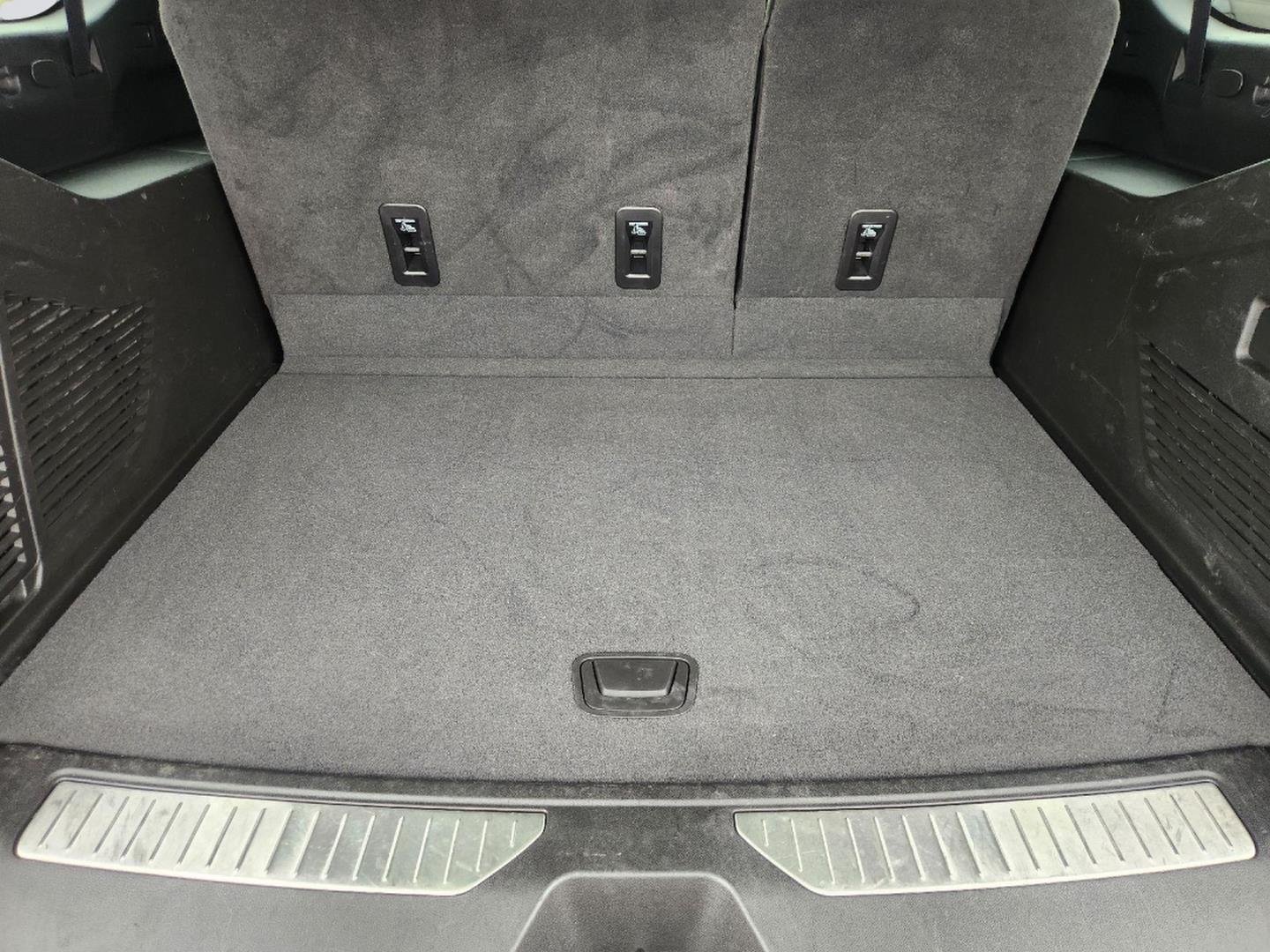 2024 Chevrolet Suburban photo 35 of 35