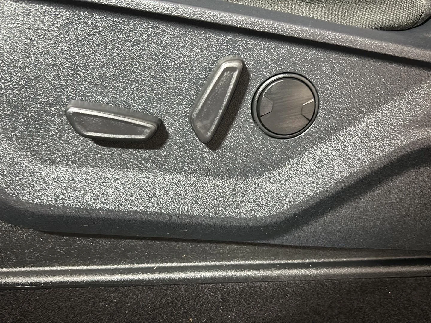 Used 2023 Avalanche Gray Ford XLT image 14