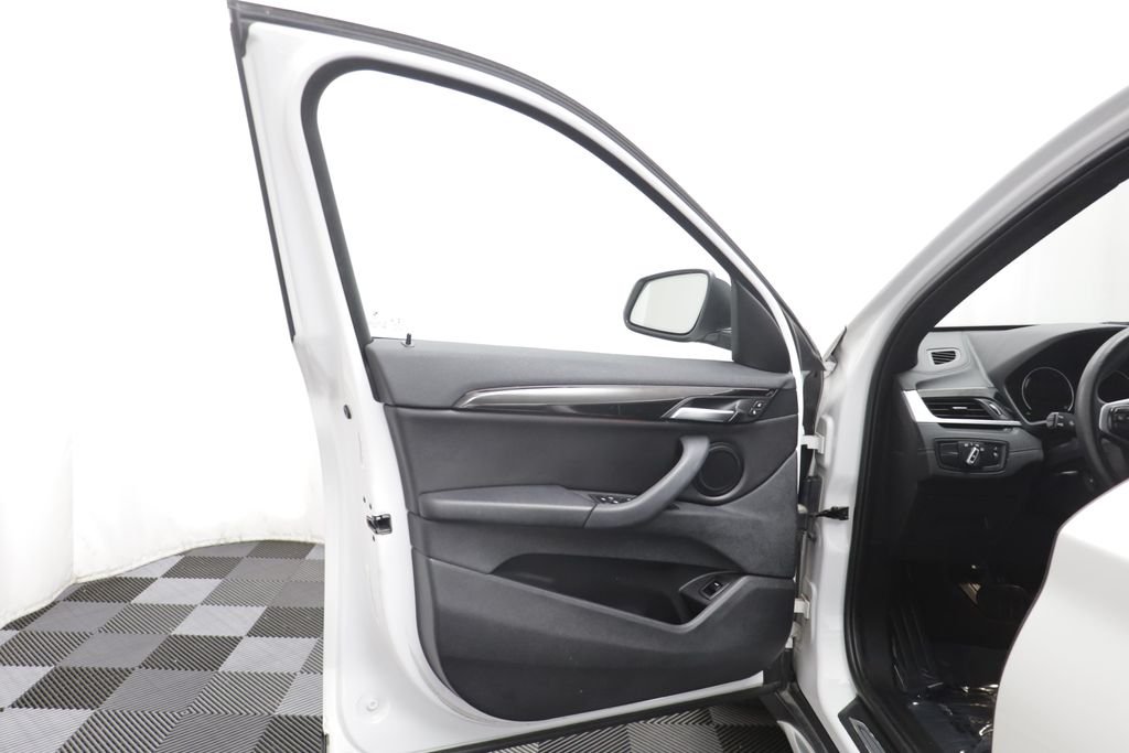 Used 2021 Mineral White Metallic BMW xDrive28i image 4