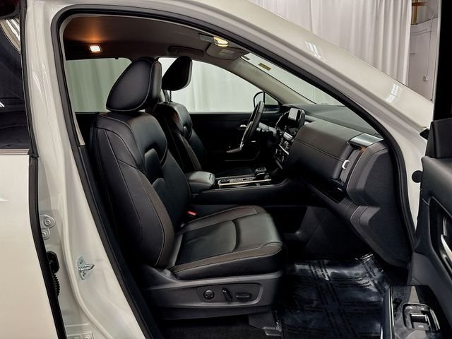 Used 2023 White Nissan SL image 21