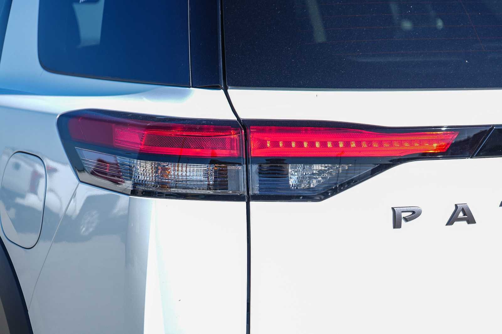 New 2026 Everest White Pearl TriCoat Nissan Platinum image 9