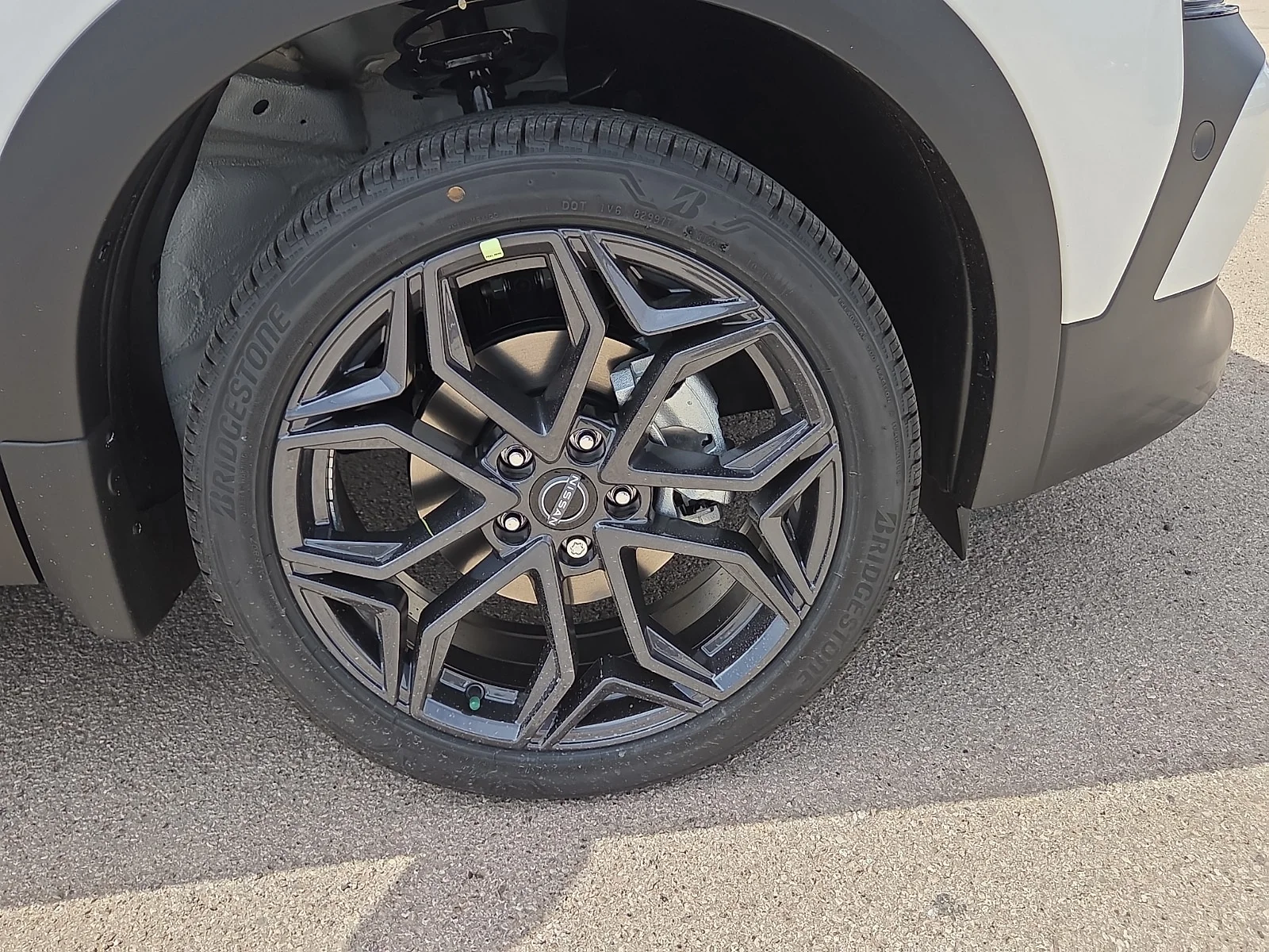New 2027 XAB 2T White Black Nissan SR Front-Wheel Drive image 7