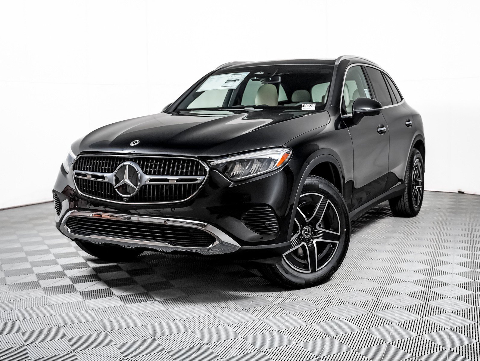 2026 Mercedes-Benz GLC GLC 300's photo