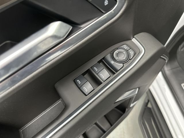 Used 2025 White Chevrolet LT image 18