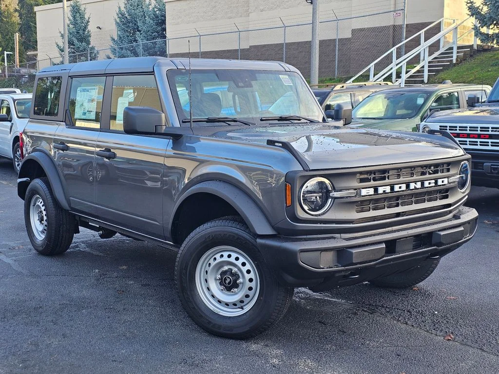 2025 Ford Bronco Base 4x4's photo