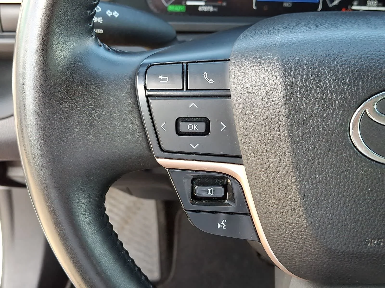 Certified Used 2023 Oxygen White Toyota XLE image 25