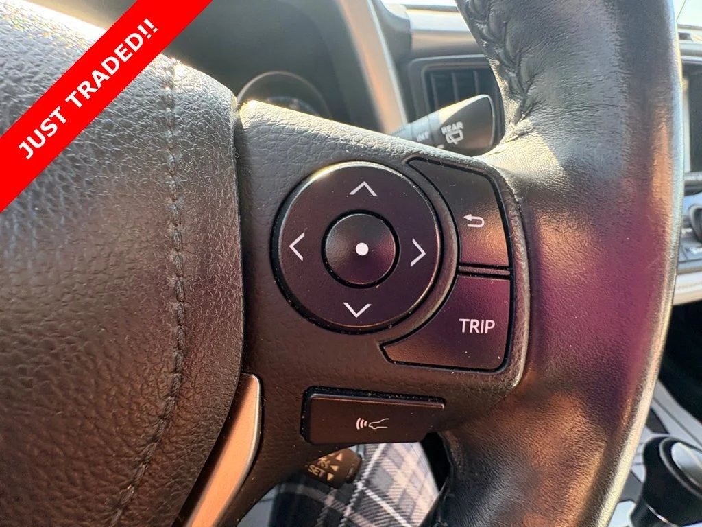 Used 2018 Red Toyota XLE image 23