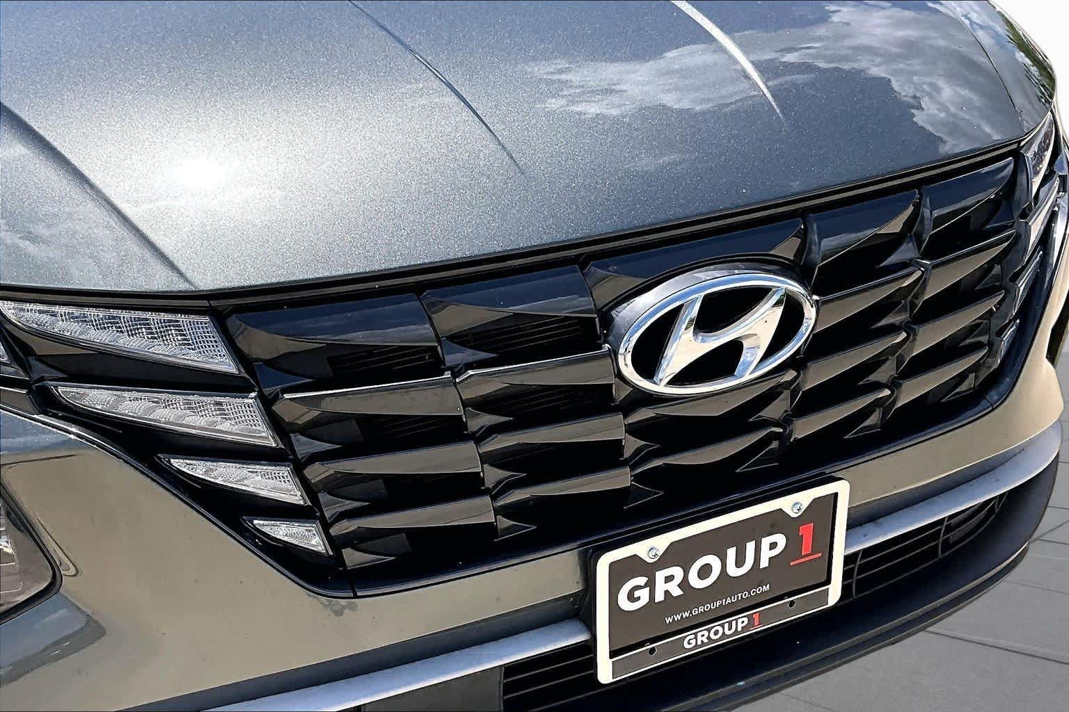 Used 2023 Amazon Gray Hyundai SEL image 28