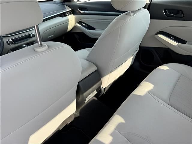 Used 2023 White Nissan 2.5 SV image 16