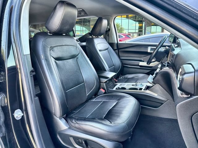 Used 2023 Black Ford Limited image 25