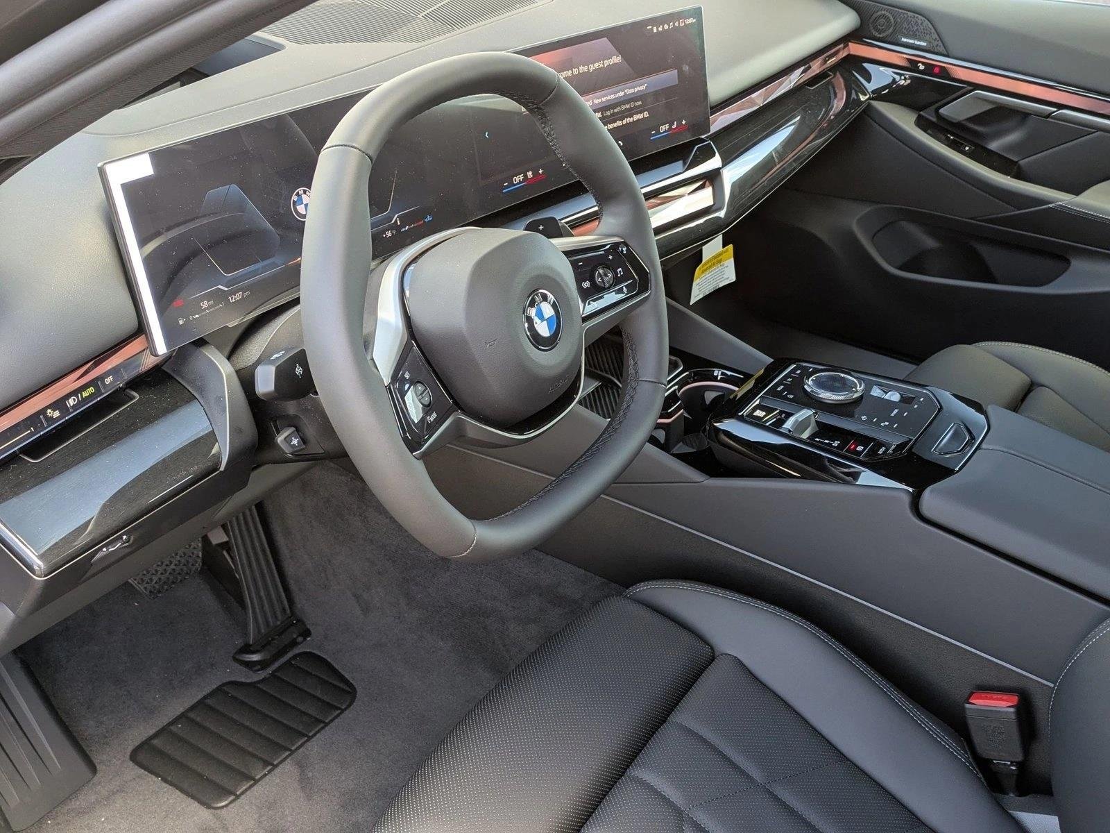 Used 2027 Dark Graphite Metallic BMW 530i xDrive image 3
