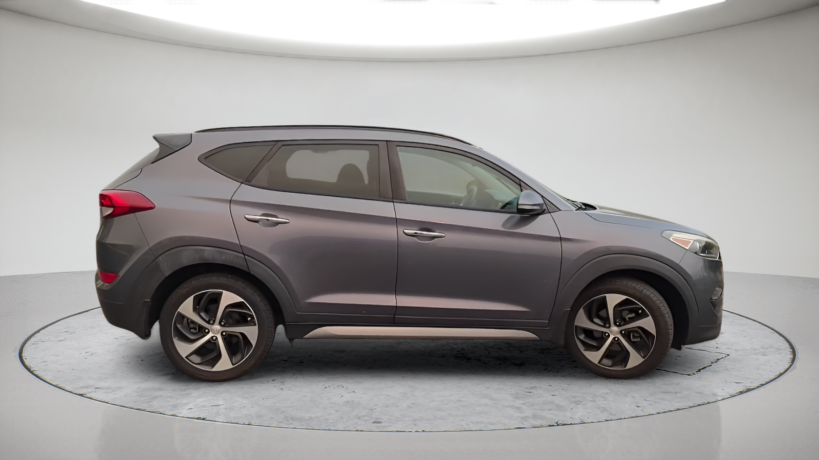 Used 2017 Coliseum Grey Hyundai Limited image 5