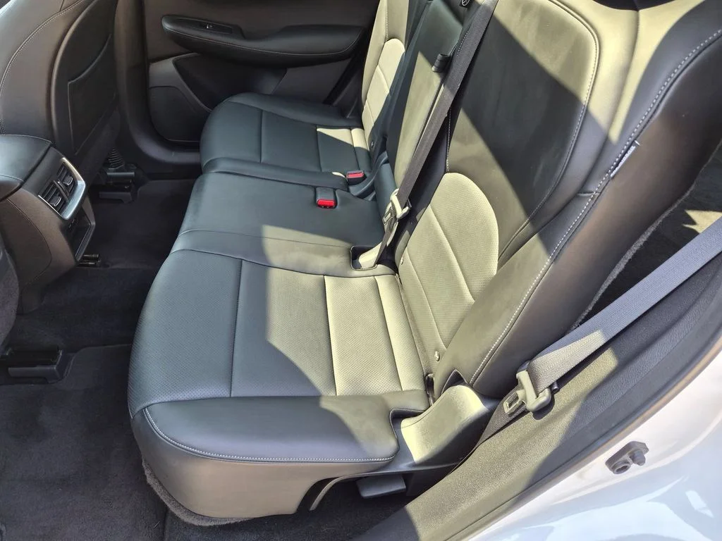 Used 2023 White INFINITI LUXE image 25