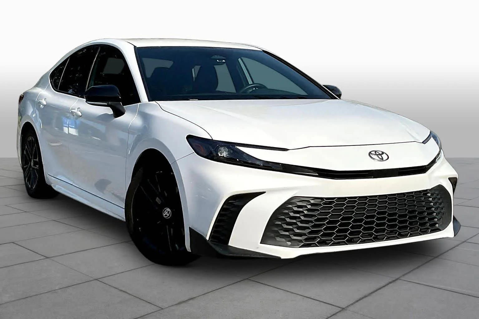 Used 2025 Ice Cap Toyota SE image 3
