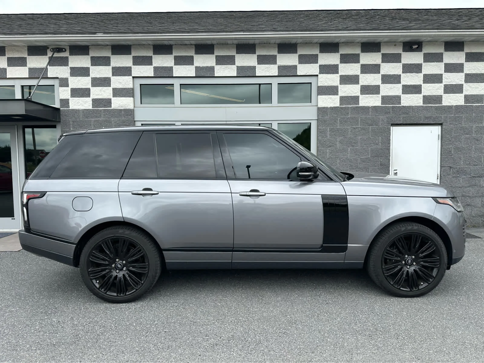 Used 2021 Eiger Grey Metallic Land Rover Westminster image 7