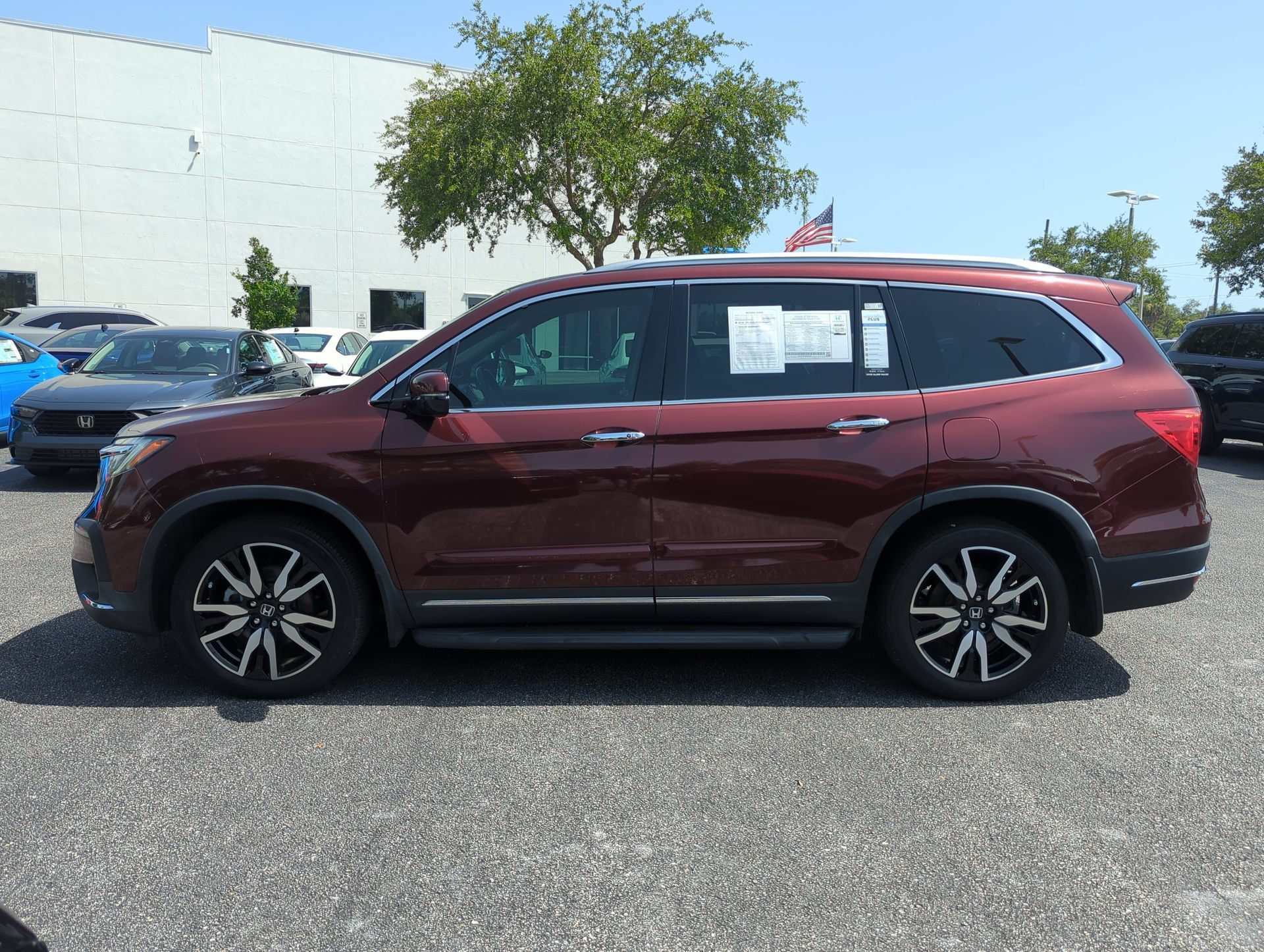 Used 2022 Deep Scarlet Pearl Honda Touring 8-Passenger image 9
