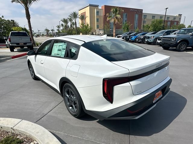 New 2026 Snow White Pearl Kia LXS image 5