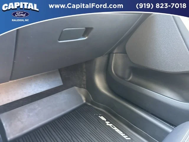 Used 2024 Green Ford Select image 27