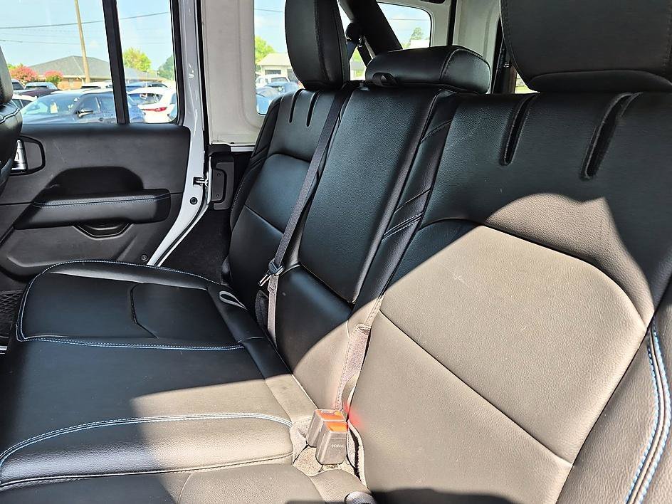 Used 2022 Bright White Clearcoat Jeep Unlimited Rubicon image 27