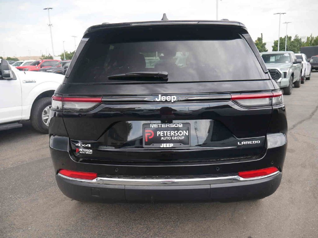 New 2026 Diamond Black Crystal Pearl-Coat Exterior Paint Jeep Laredo X image 19