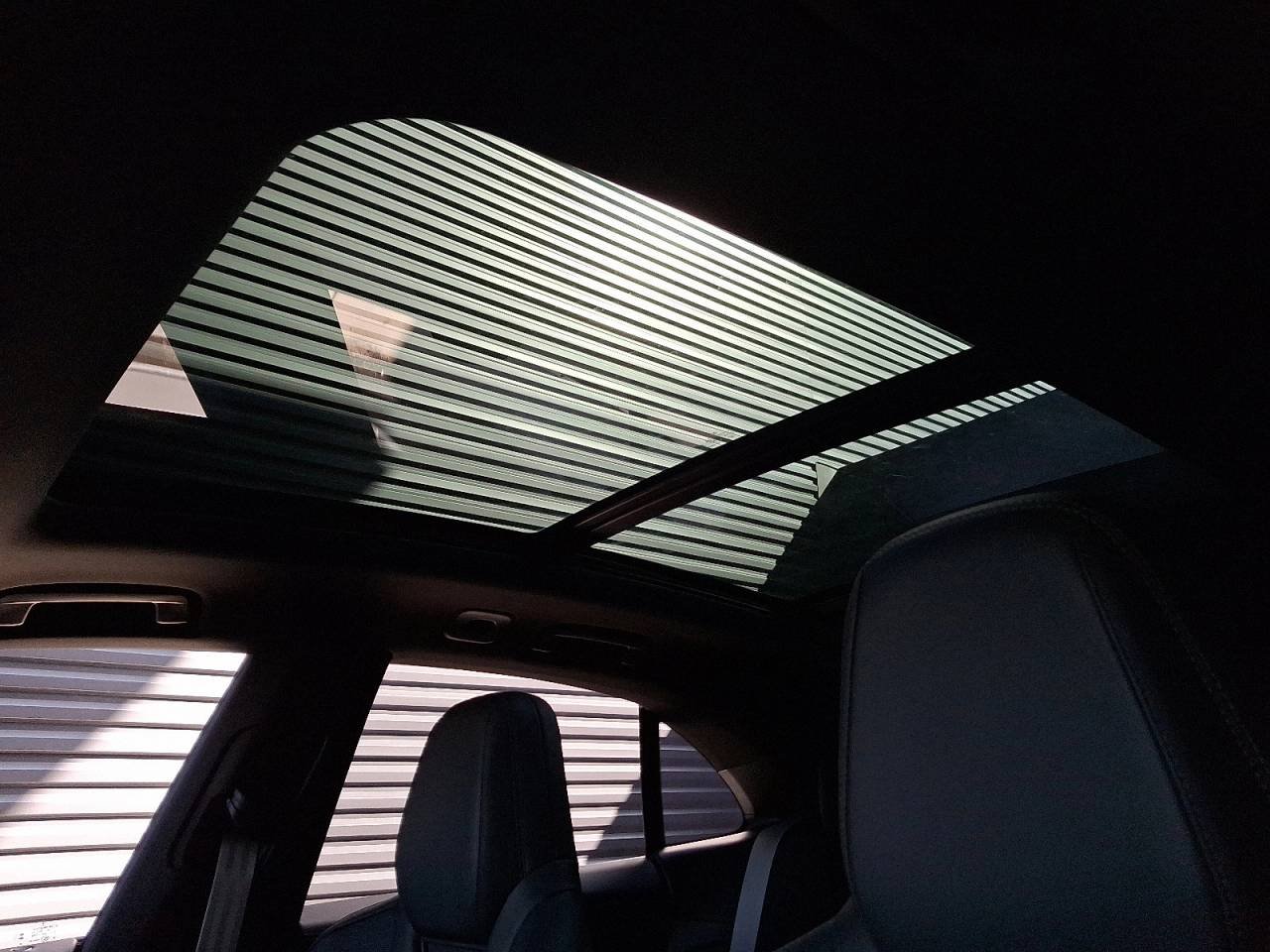 2025 Porsche Macan Base - Photo 17