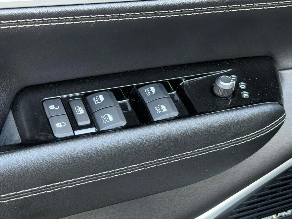 Used 2023 White Jeep Series III image 30