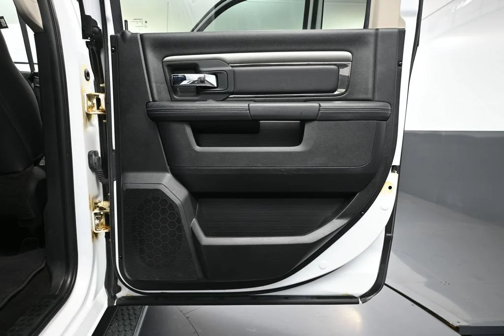 Used 2018 White Ram Sport image 33
