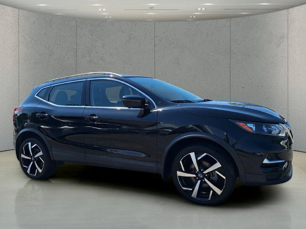 Used 2022 Black Nissan SL image 3