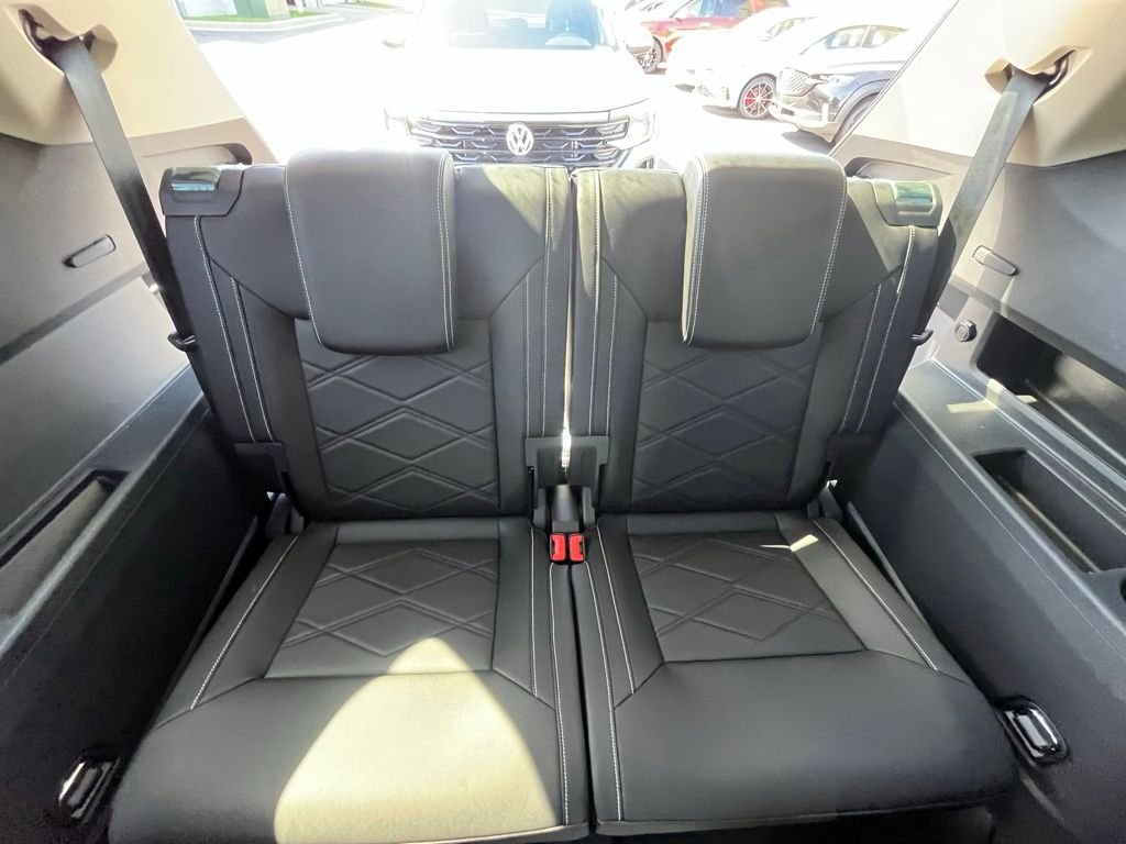 New 2026 Black Volkswagen 2.0T SE w/Technology image 23