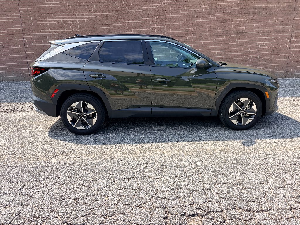 Certified Used 2025 Rockwood Green Hyundai SEL image 6