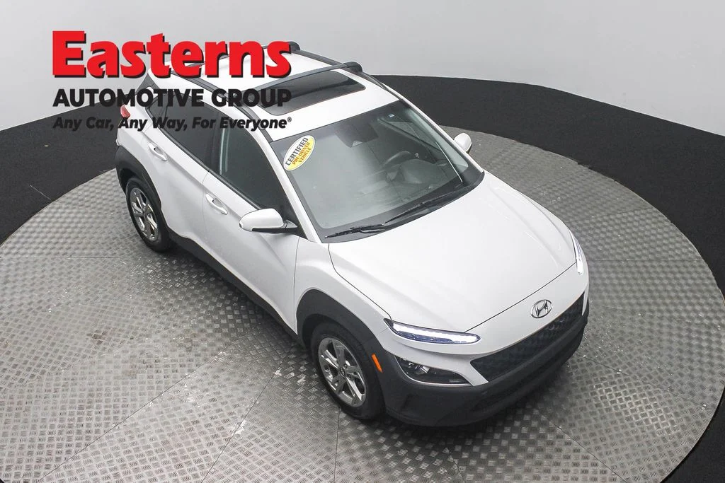 Used 2023 White Hyundai SEL image 3