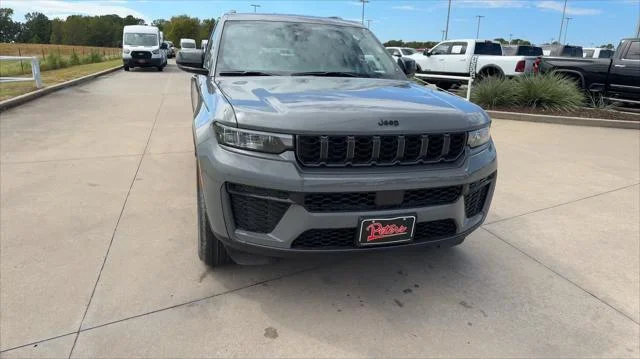 New 2027 Sting-Gray Clear-Coat Paint Jeep Altitude image 4