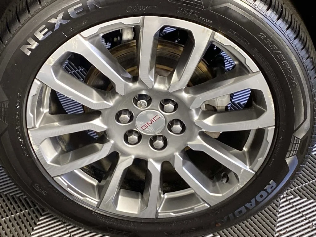 Used 2021 Hunter Green GMC Denali image 31