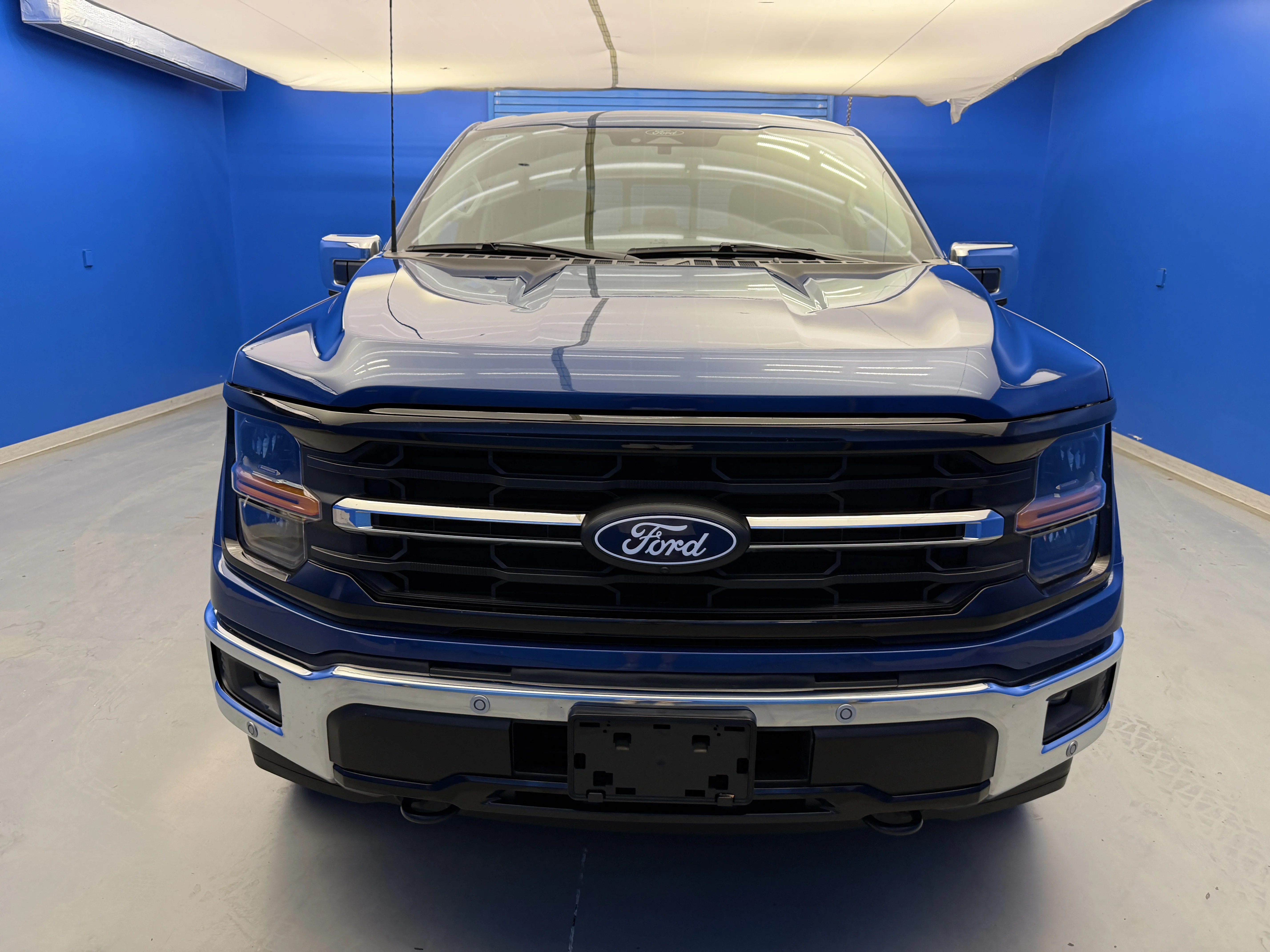 Used 2024 Atlas Blue Metallic Ford XLT image 3