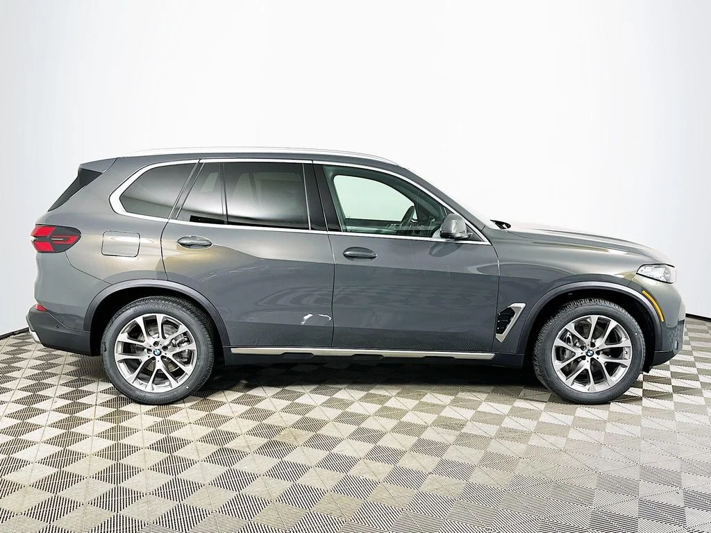 New 2026 Gray Metallic BMW xDrive40i image 4