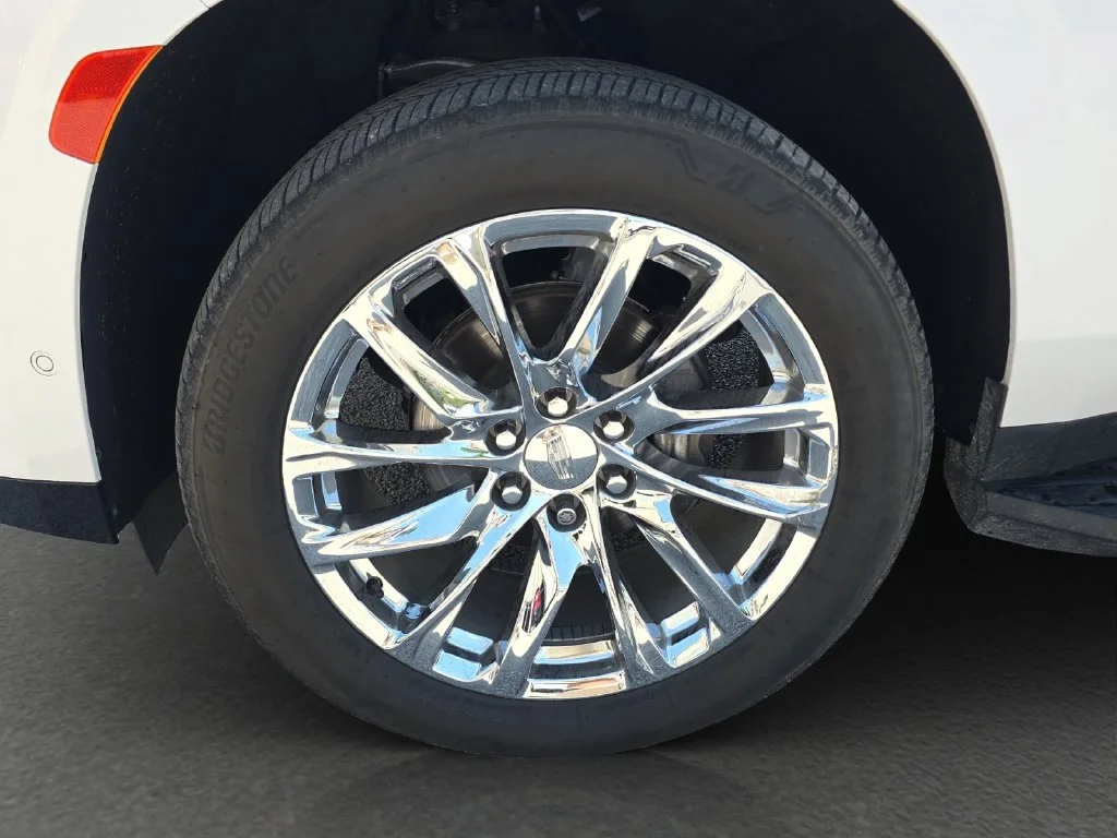 Used 2022 CRYSTAL WHITE TRICOAT Cadillac Premium Luxury image 4