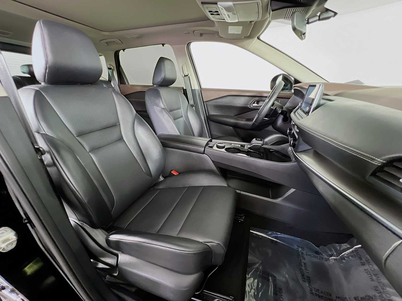 Used 2023 Super Black Nissan SV image 29