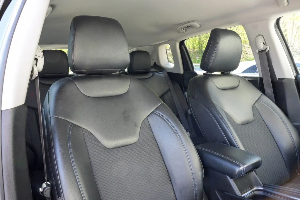 Used 2022 Gray Jeep Latitude image 46