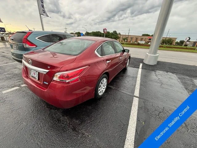 Used 2013 Red Nissan 2.5 S image 6