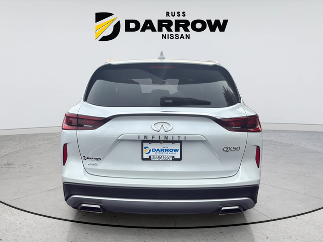Used 2023 White INFINITI LUXE image 4
