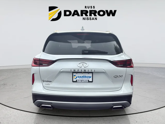 Used 2023 White INFINITI LUXE image 4