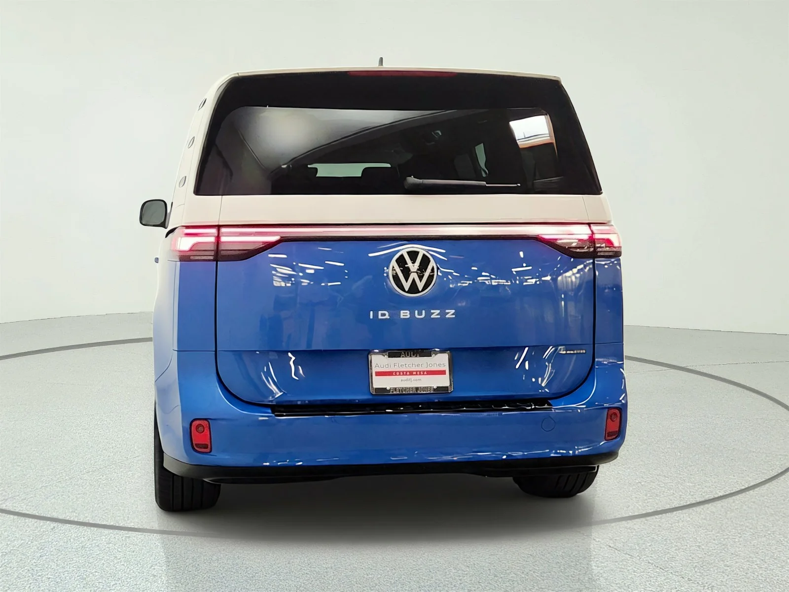 Used 2025 Cabana Blue Volkswagen Pro S Plus 4MOTION w/Two-Tone image 6