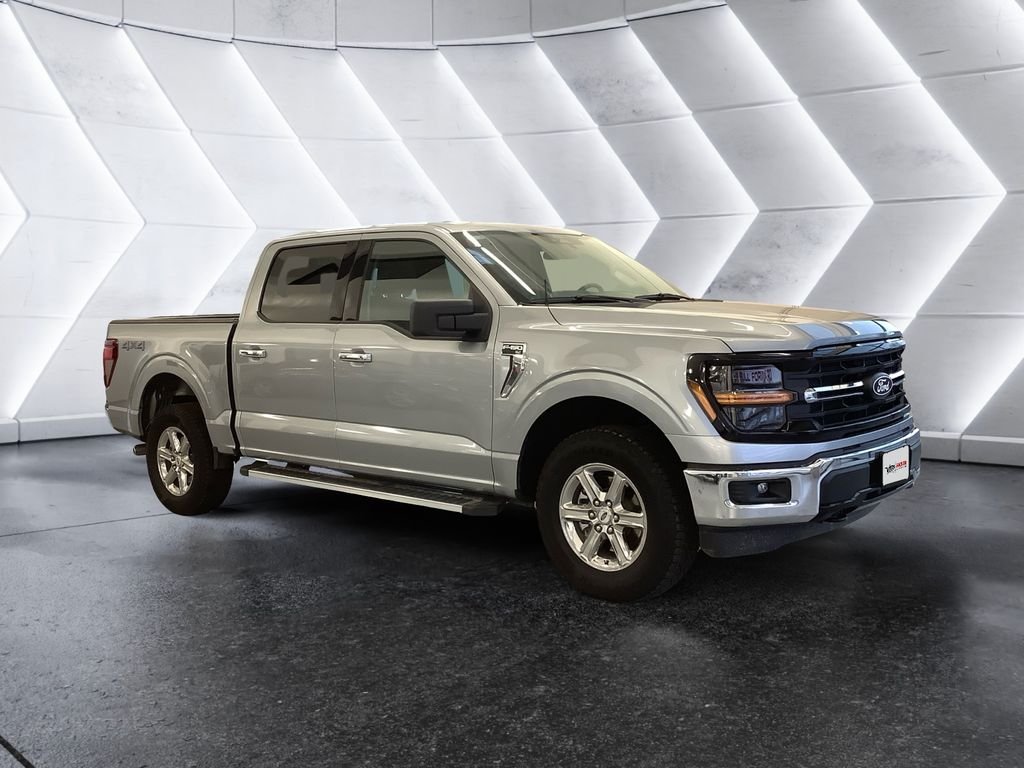Used 2025 Silver Ford XLT image 1