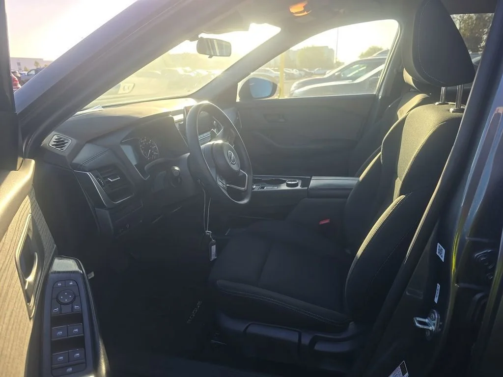 Used 2023 Gray Nissan S image 12